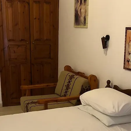 Lenas Πανσιόν *